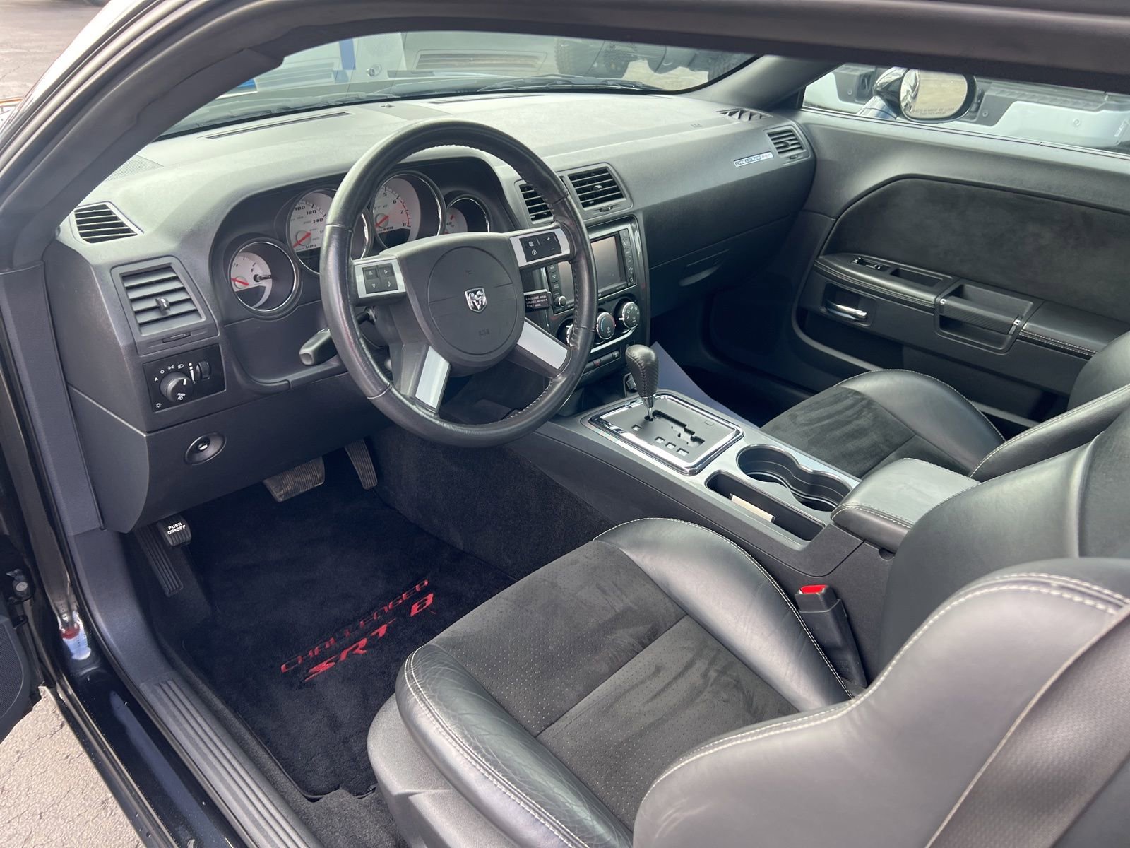 Used 2009 Dodge Challenger SRT8 w/ SRT Option Group II RWD image 16