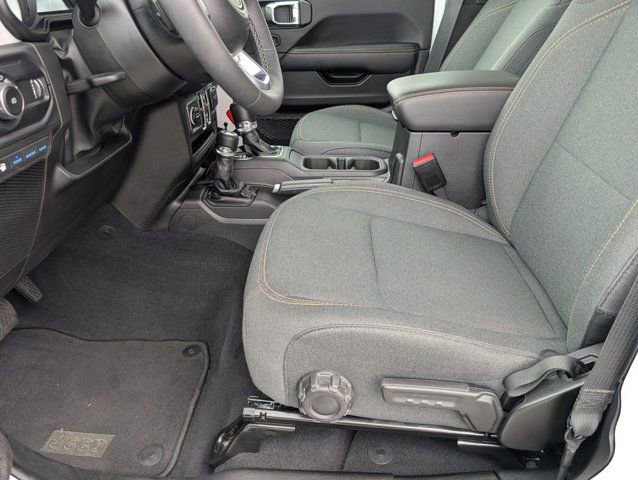 Used 2025 Jeep Wrangler Unlimited Sahara AWD/4WD image 14