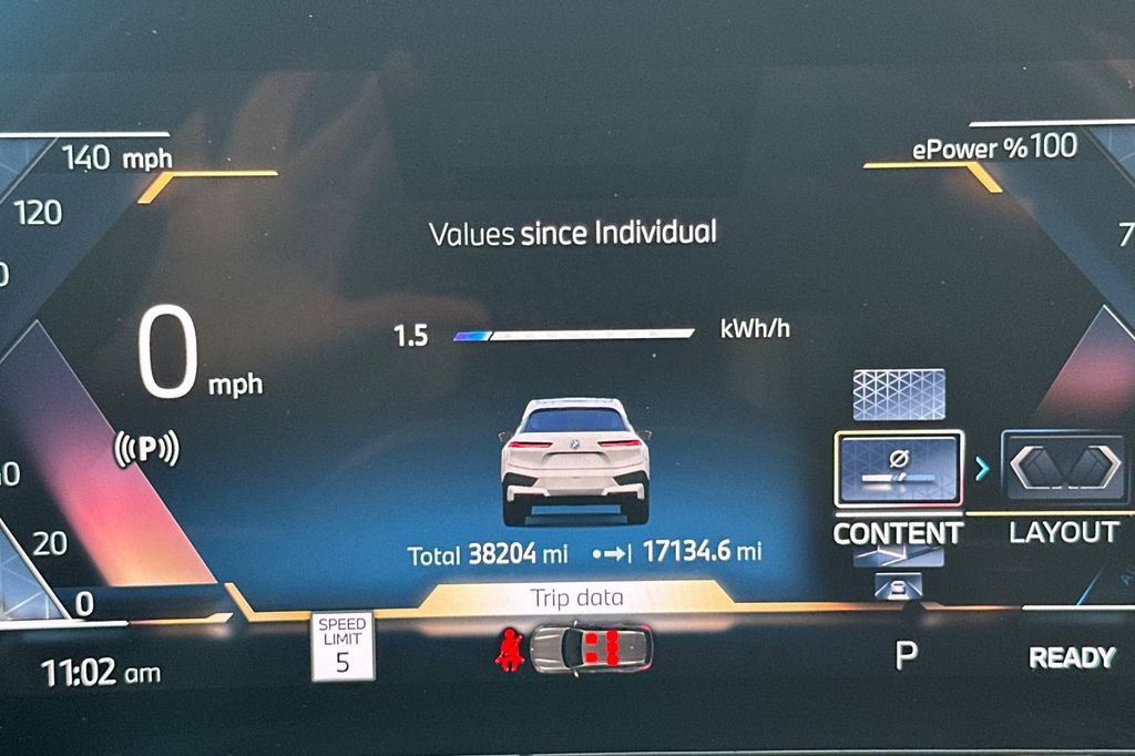 Used 2024 BMW iX xDrive50 w/ Sport Package AWD/4WD image 31