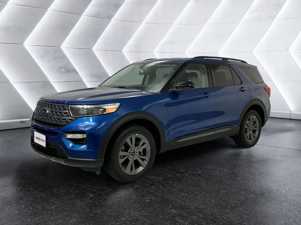 Used 2022 Ford Explorer XLT w/ Equipment Group 202A image 3