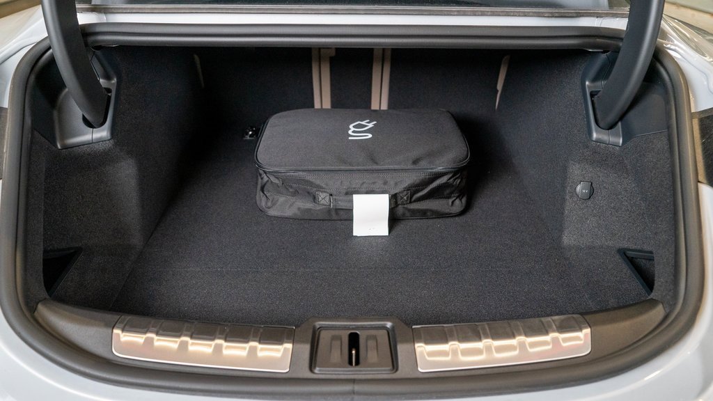 New 2025 Porsche Taycan image 35