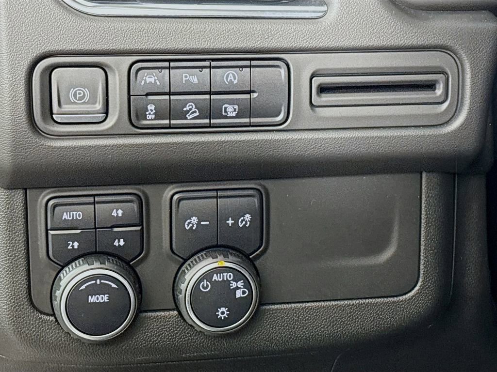 Certified 2023 Chevrolet Tahoe Z71 w/ Luxury Package image 11