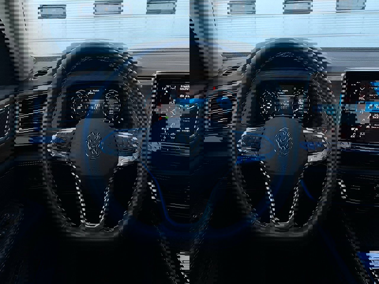 Used 2025 Volkswagen Atlas SE image 35