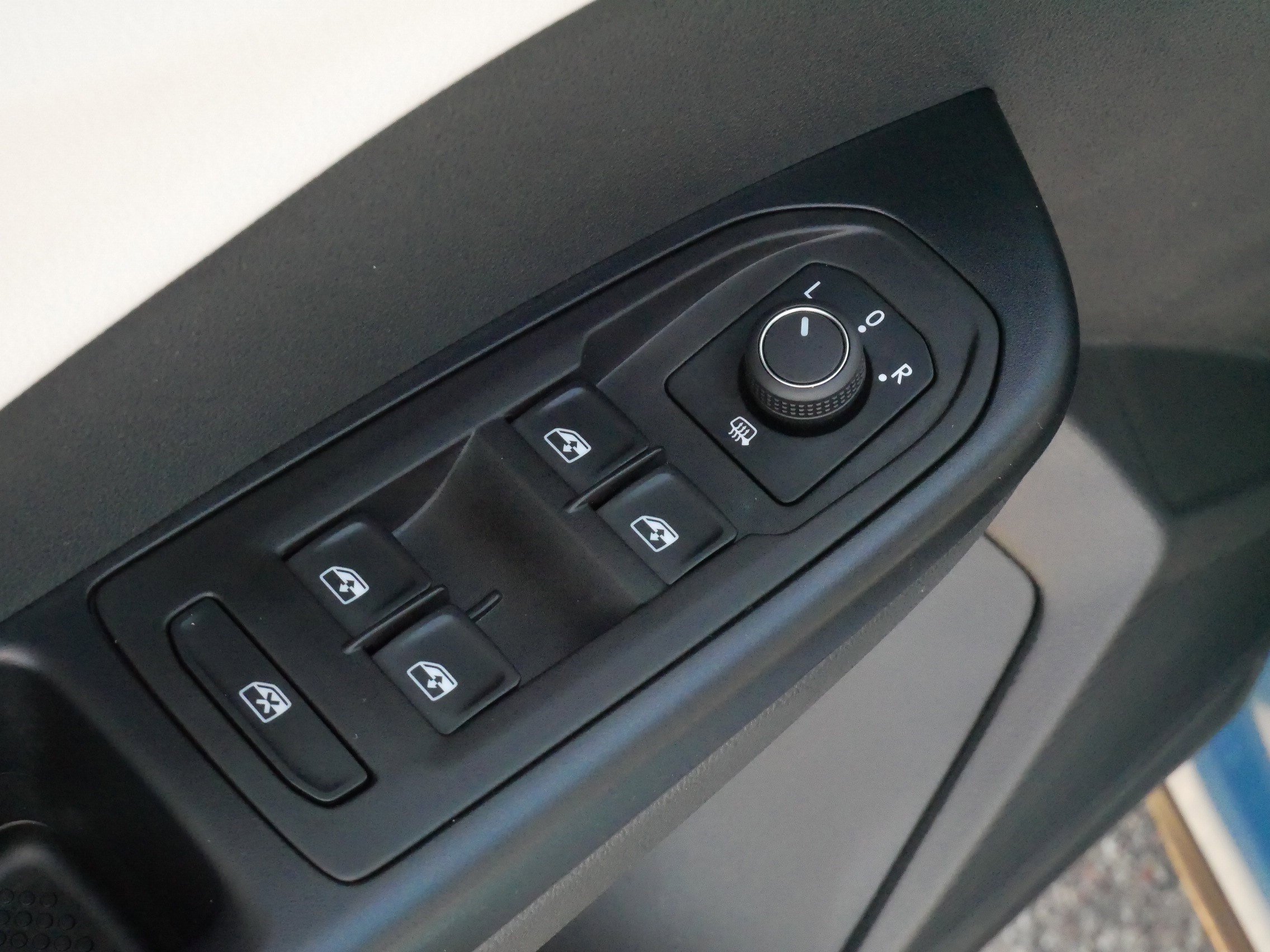 Certified 2025 Volkswagen Taos S AWD/4WD image 19