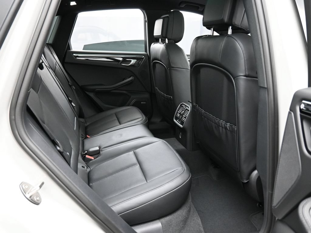 Certified 2026 Porsche Macan AWD/4WD image 27