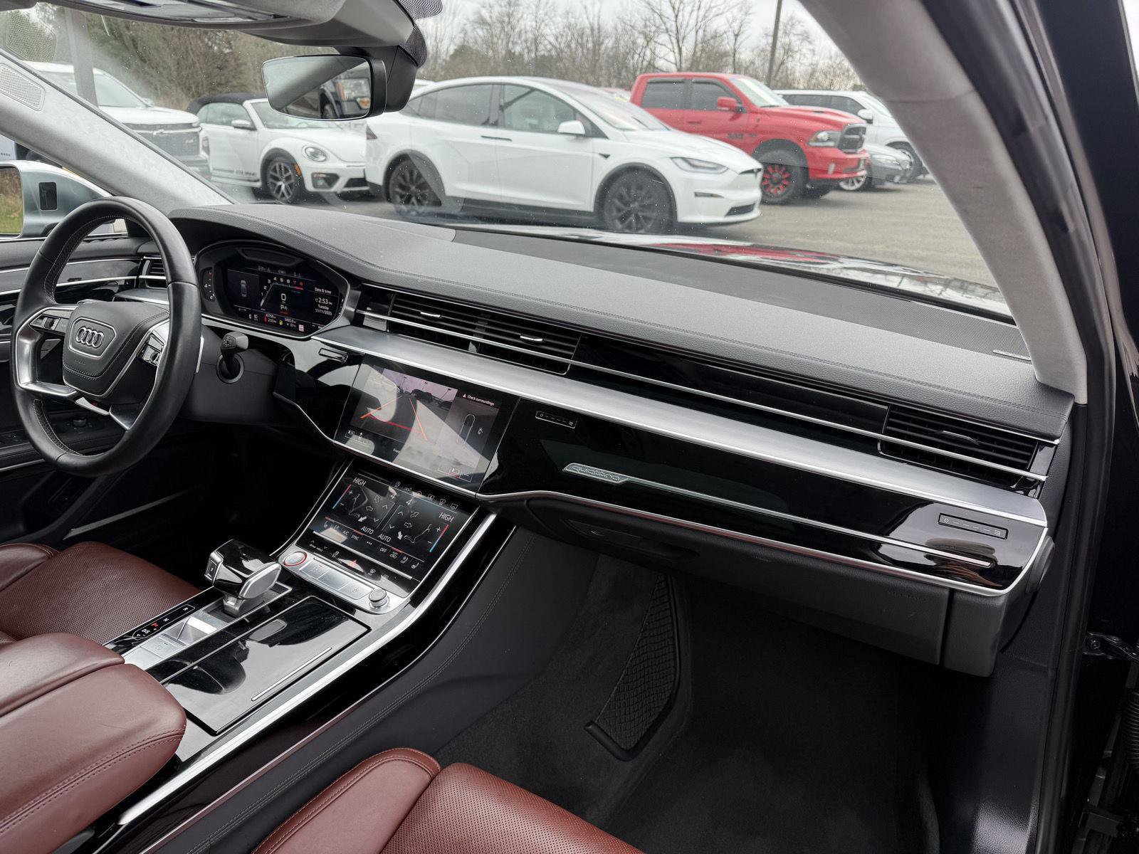 Used 2020 Audi S8 L w/ S8 Executive Package image 30