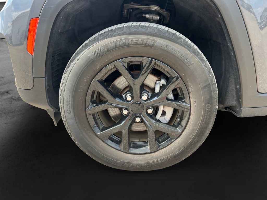 Used 2024 Jeep Grand Cherokee Altitude AWD/4WD image 13