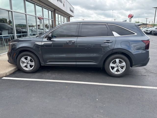 Used 2024 Kia Sorento LX FWD image 9