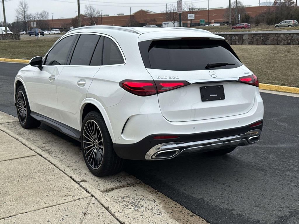 Used 2024 Mercedes-Benz GLC 300 4MATIC image 17