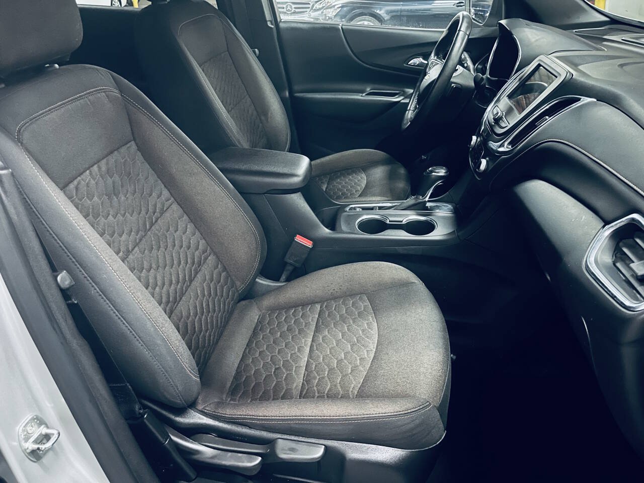 Used 2019 Chevrolet Equinox LT w/ Driver Convenience Package FWD image 23