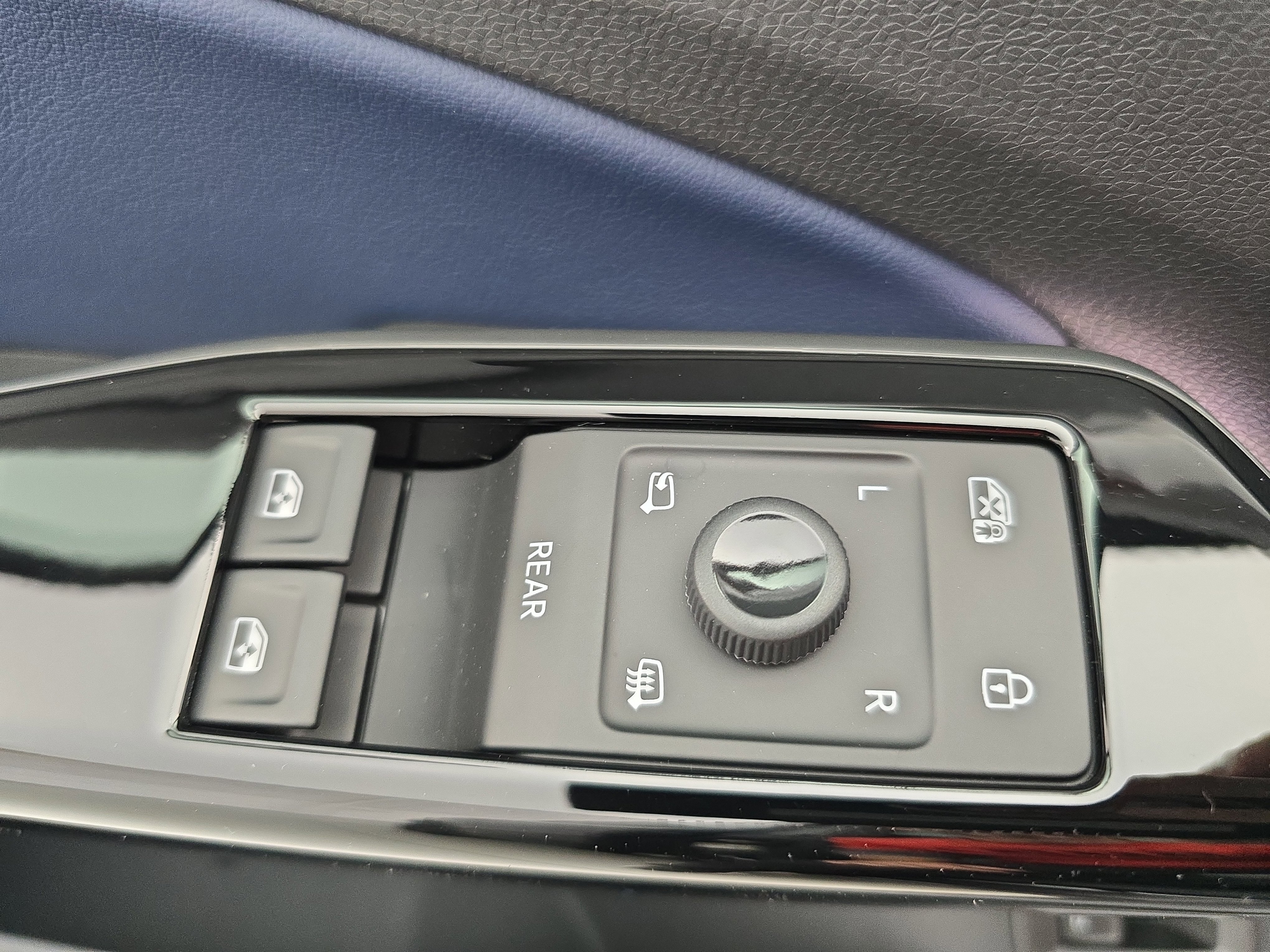 New 2025 Volkswagen ID.4 Pro S Plus image 28