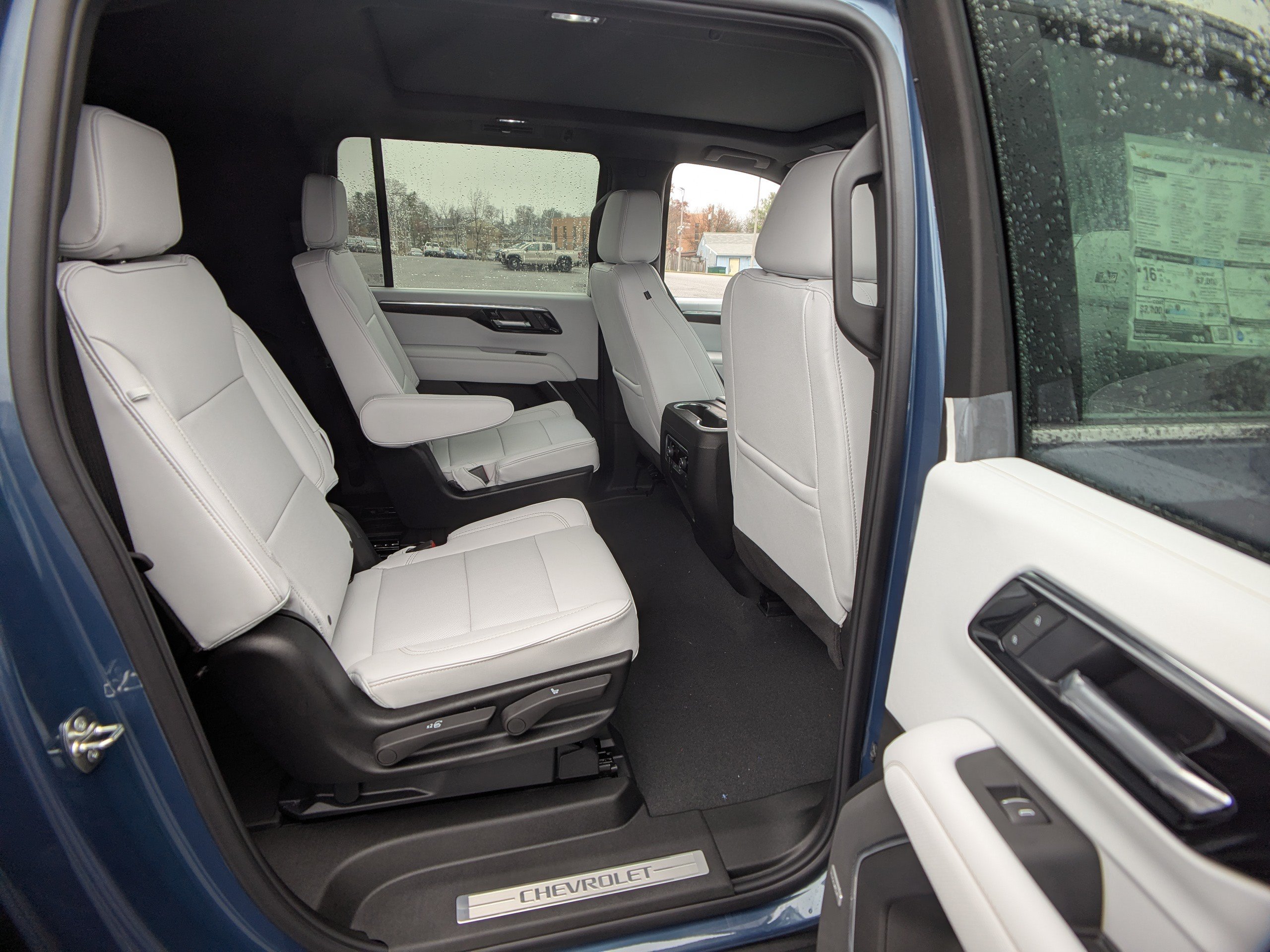 New 2026 Chevrolet Suburban Premier w/ Sun And Tow Package AWD/4WD image 11