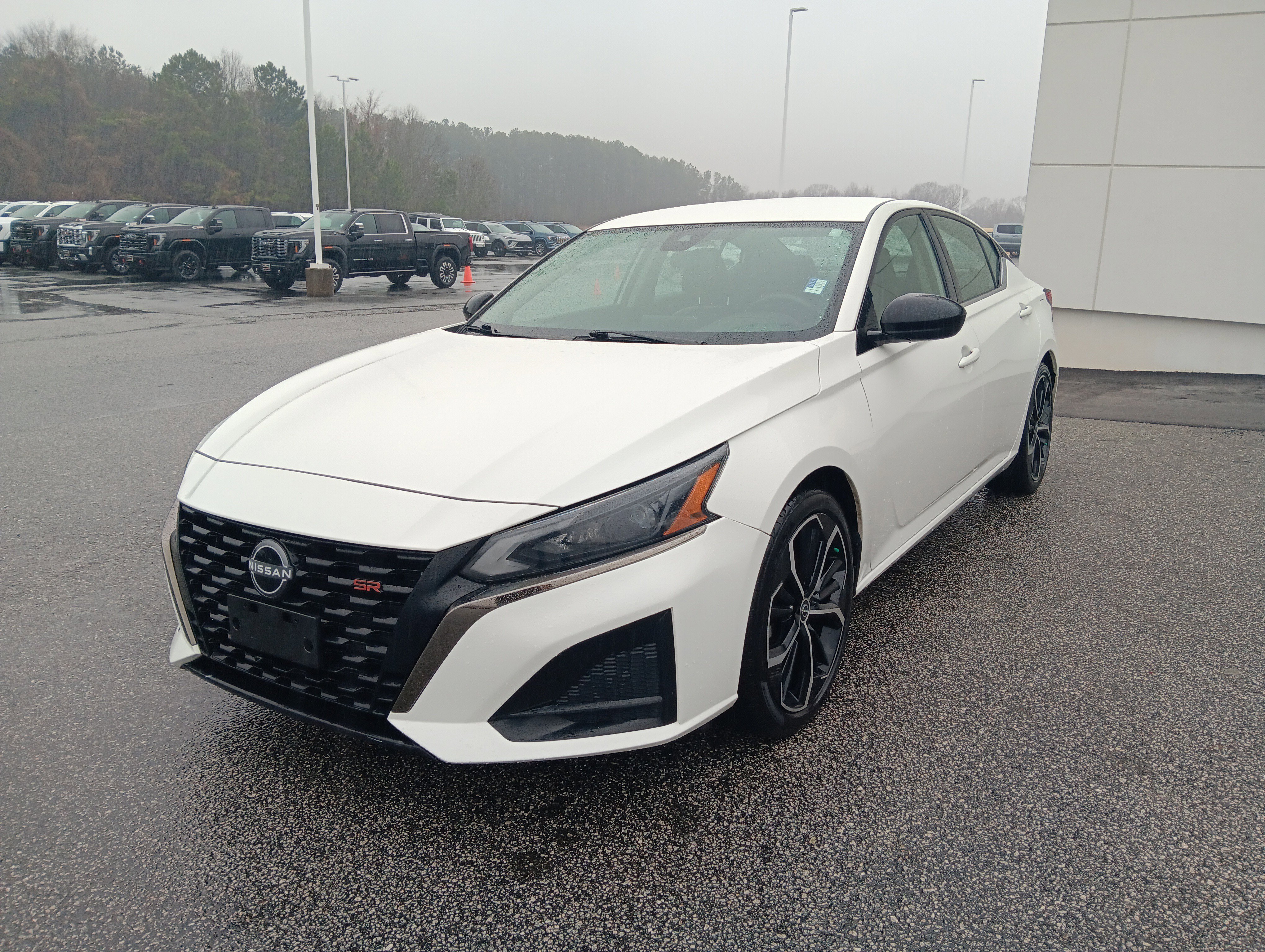 Used 2024 Nissan Altima 2.5 SR image 1