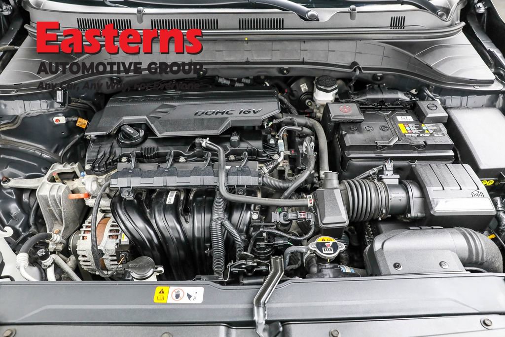 Used 2022 Hyundai Kona SE w/ Winter Weather Package image 11