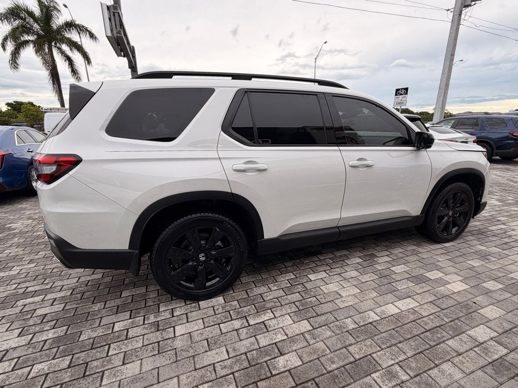Used 2025 Honda Pilot Black Edition image 11
