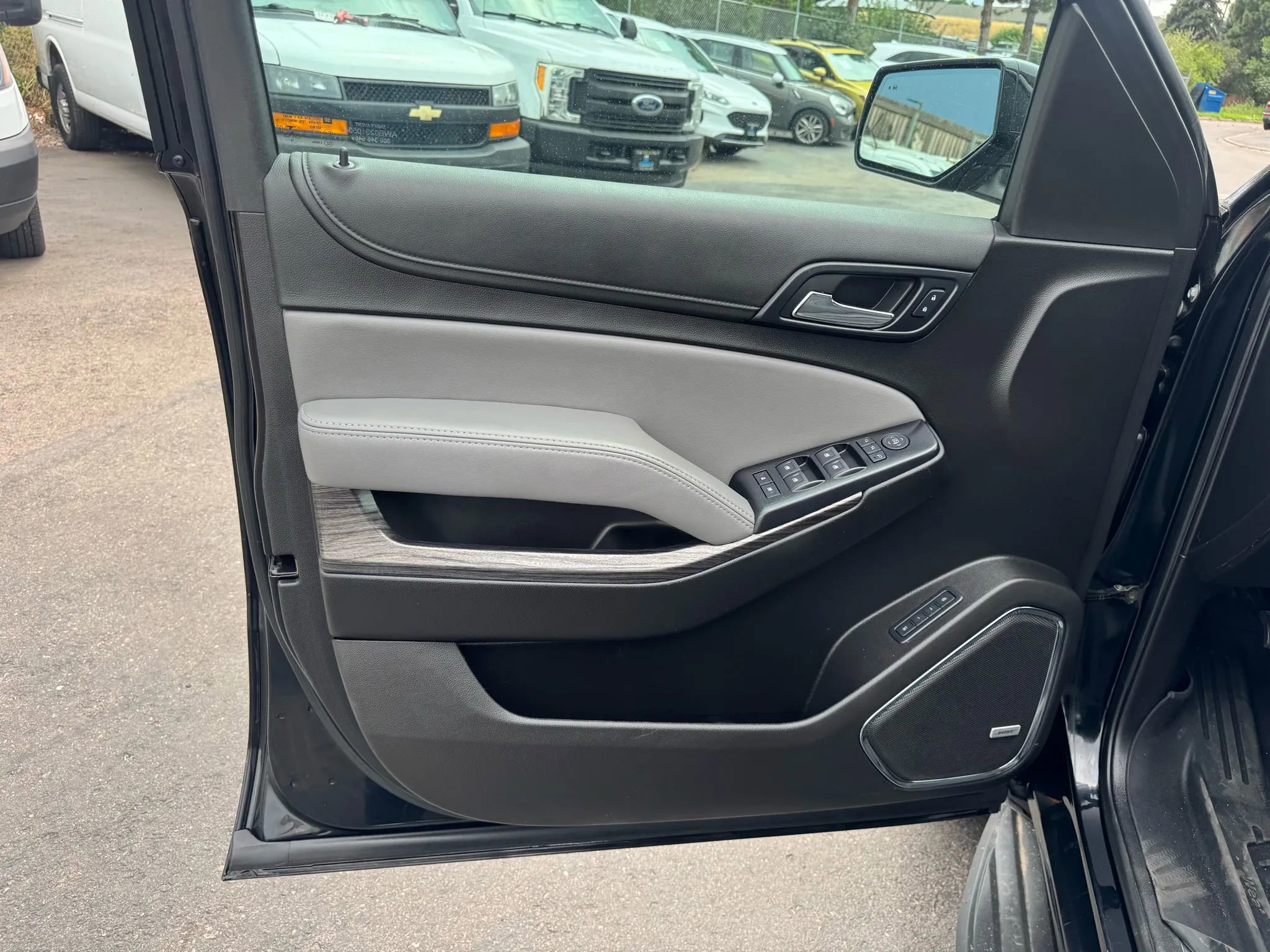 Used 2019 Chevrolet Tahoe LT w/ Luxury Package AWD/4WD image 15