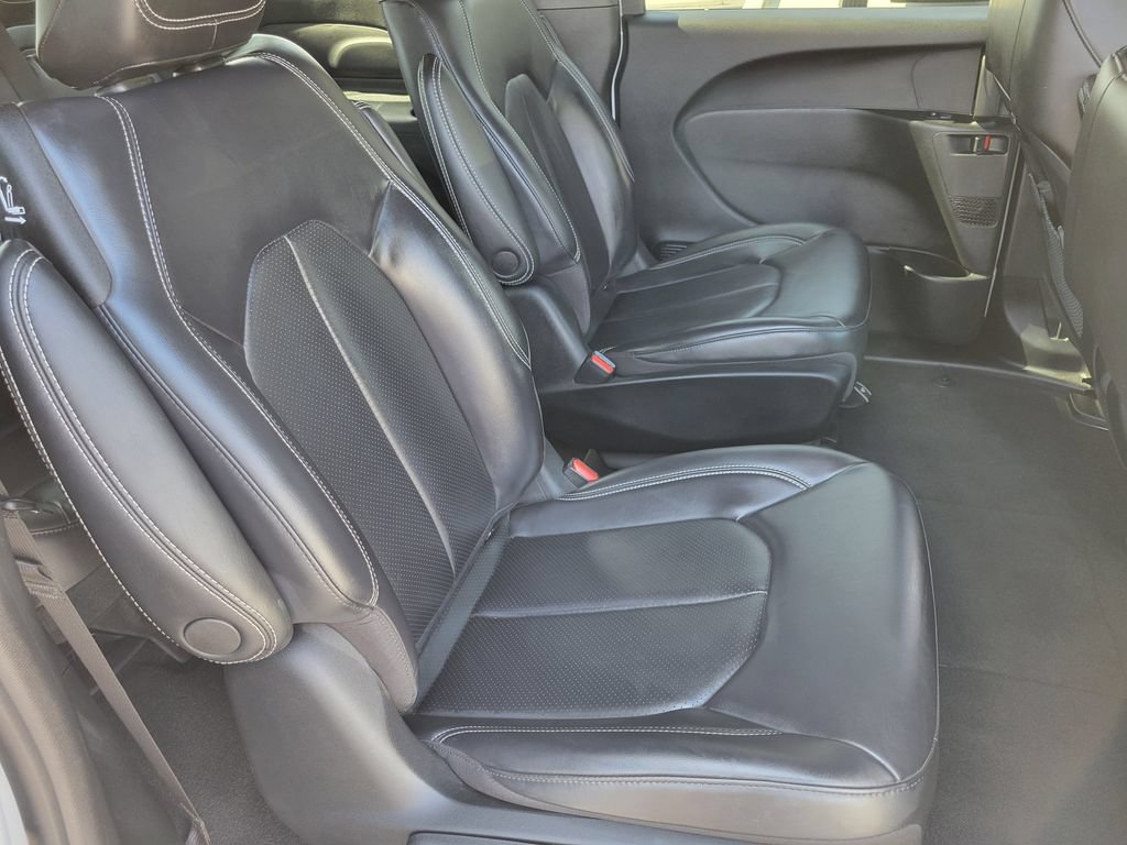 Used 2023 Chrysler Pacifica Touring-L w/ S Appearance Package FWD image 22