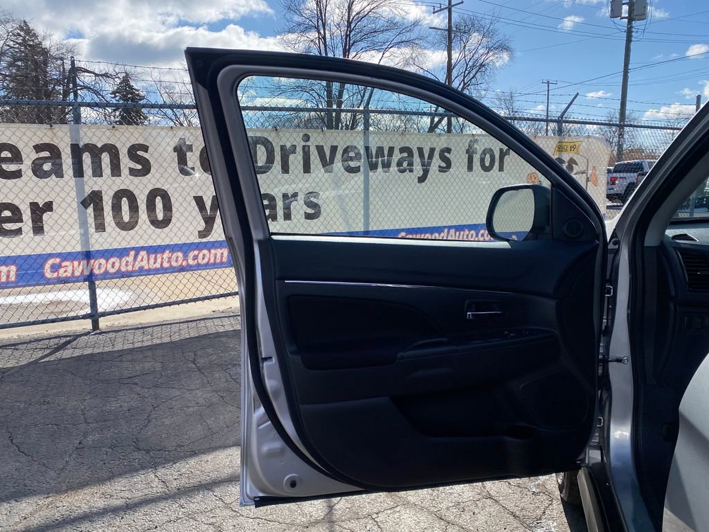 Used 2025 Mitsubishi Outlander Sport ES image 12