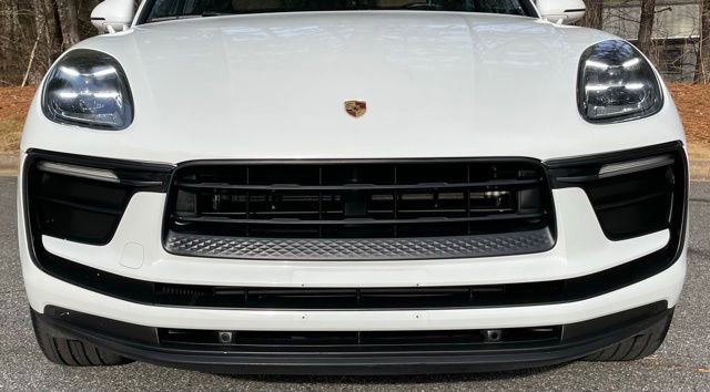 Used 2022 Porsche Macan Base image 11