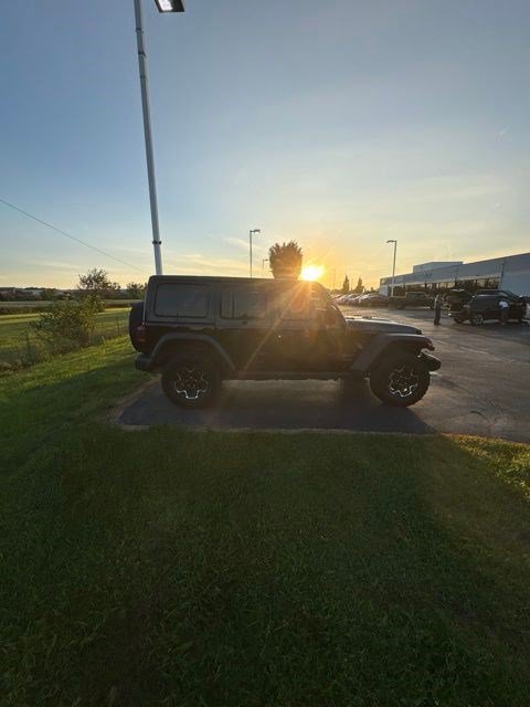 Used 2022 Jeep Wrangler Unlimited Rubicon 4xe w/ Cold Weather Group AWD/4WD image 5