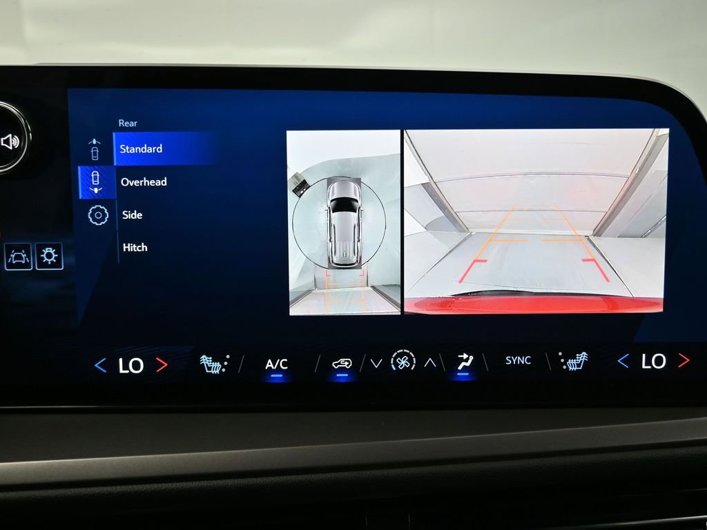 Used 2025 Chevrolet Traverse LT w/ Driver Confidence Package image 22