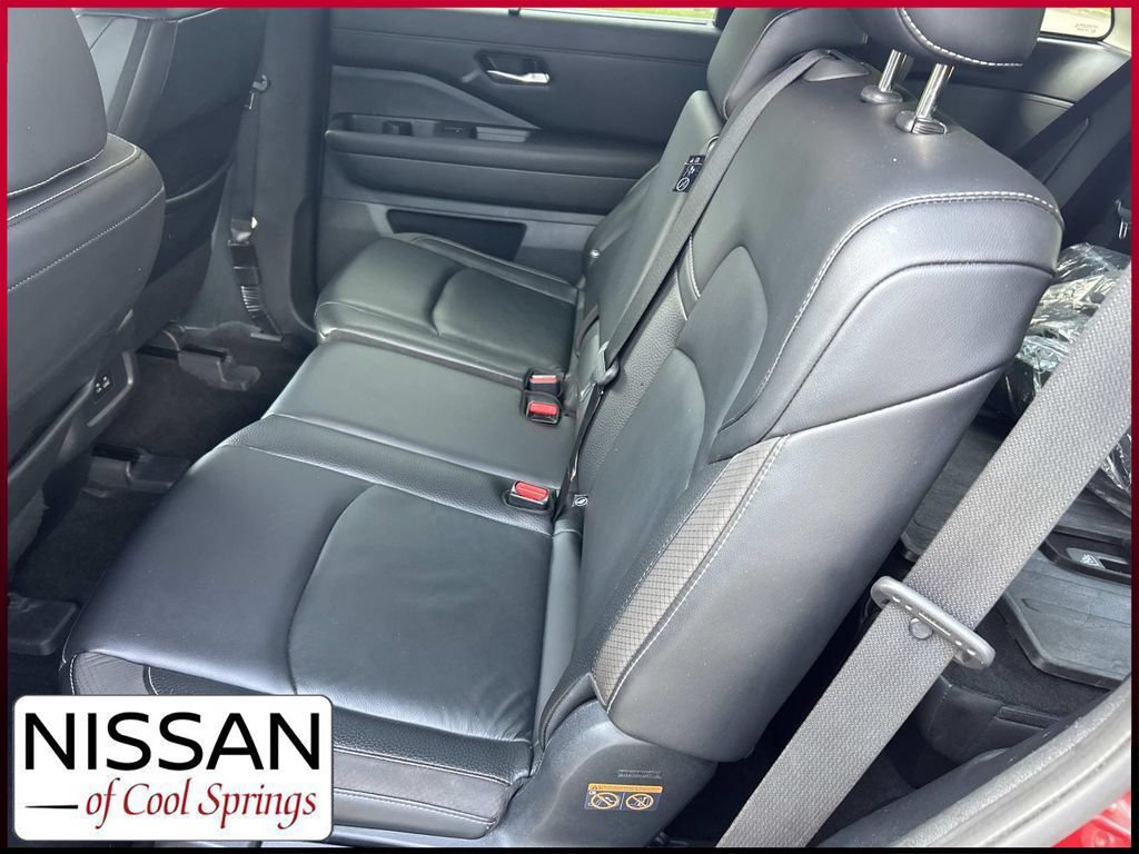 Used 2023 Nissan Pathfinder SL AWD/4WD image 21