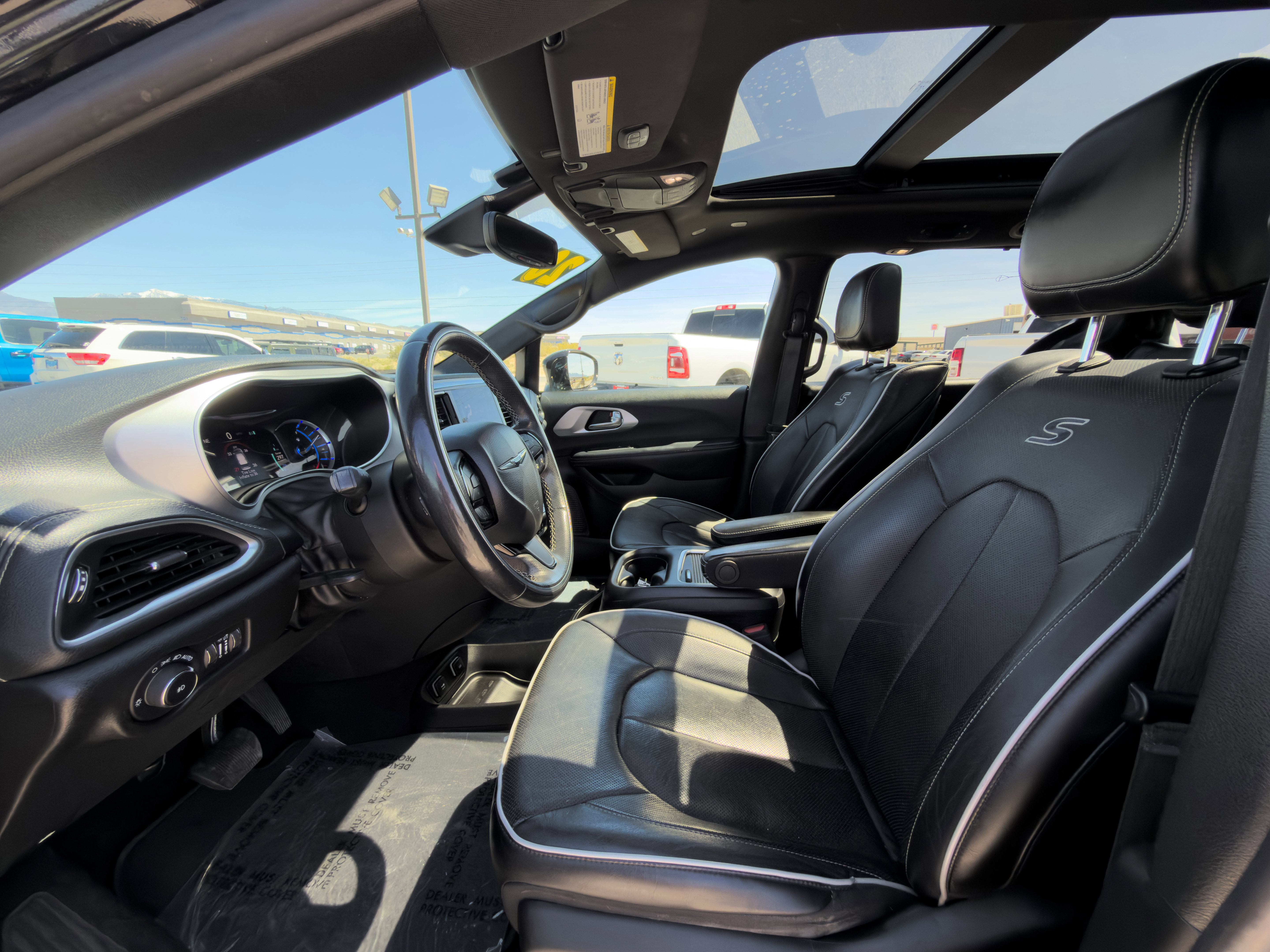 Used 2020 Chrysler Pacifica Limited w/ Advanced Safetytec Group FWD image 11