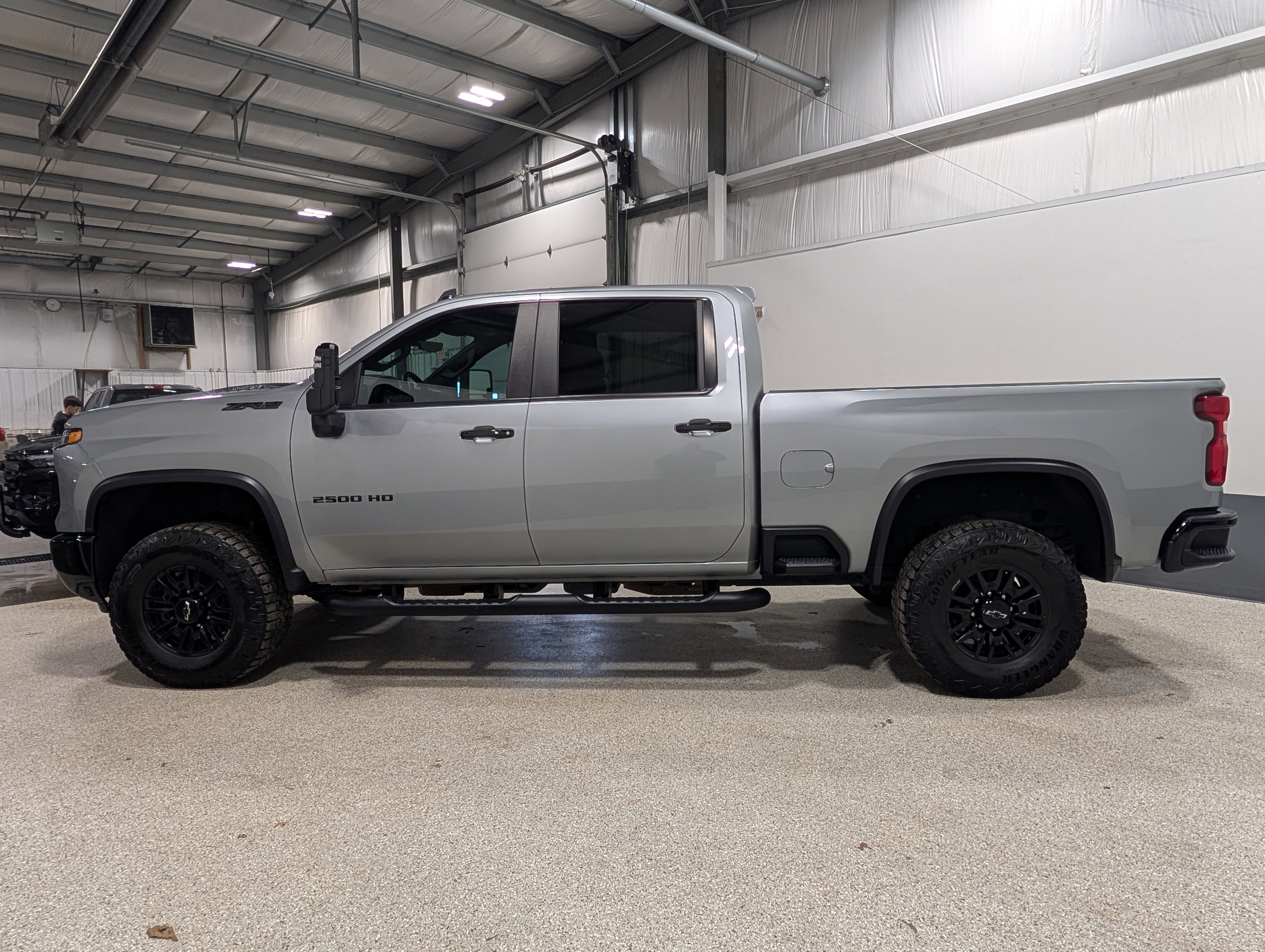 Used 2024 Chevrolet Silverado 2500 ZR2 w/ Technology Package AWD/4WD image 5