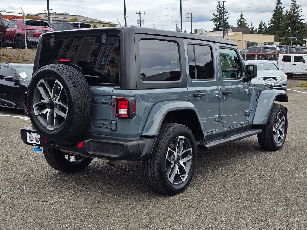 Used 2024 Jeep Wrangler Unlimited AWD/4WD image 8