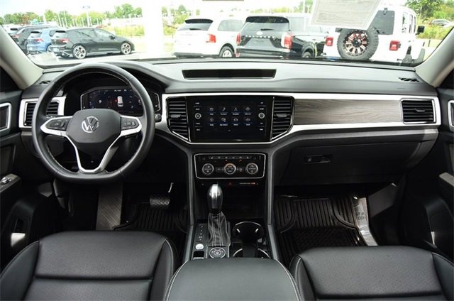 Used 2023 Volkswagen Atlas SE w/ Panoramic Sunroof Package image 7