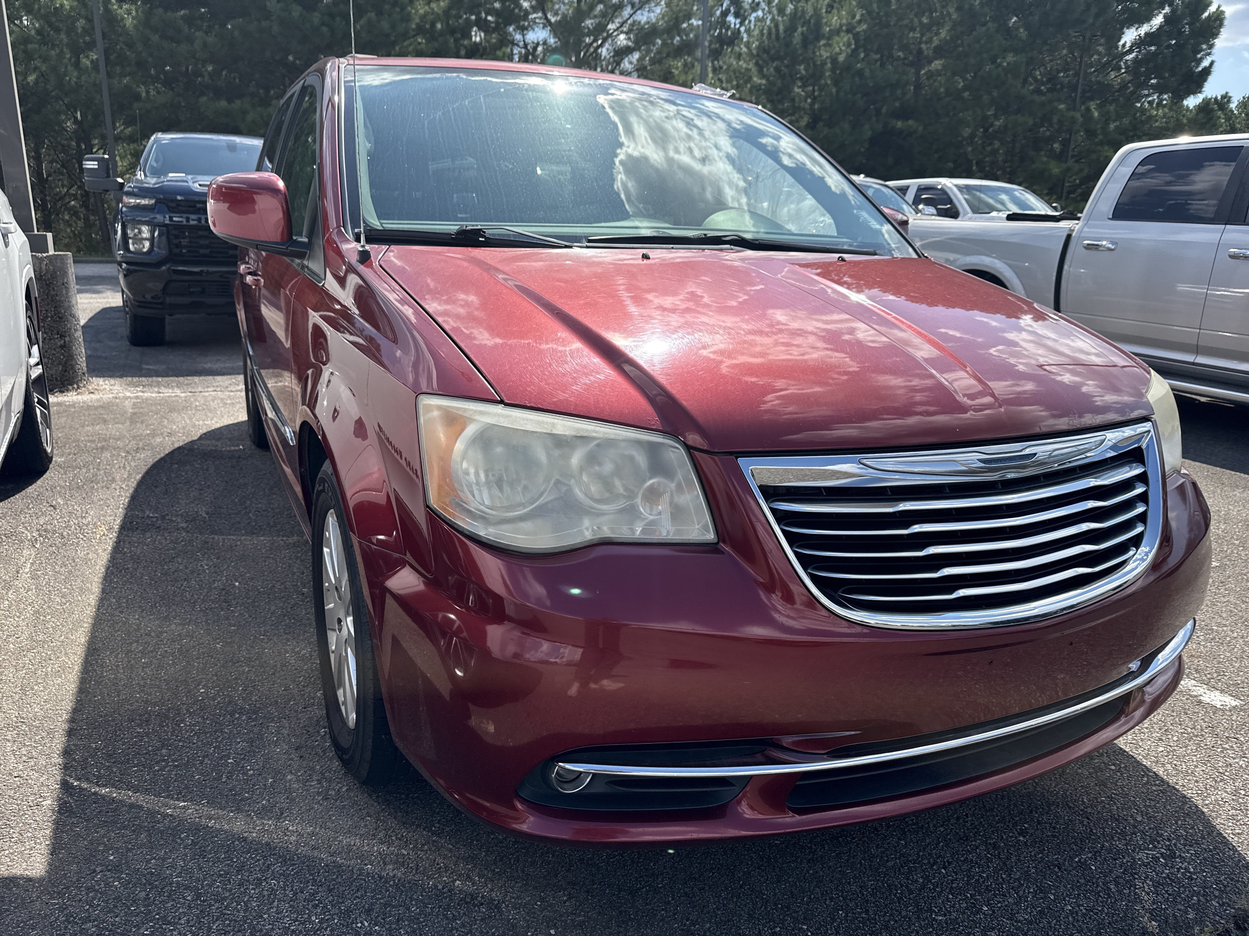 Used 2014 Chrysler Town & Country Touring FWD image 2