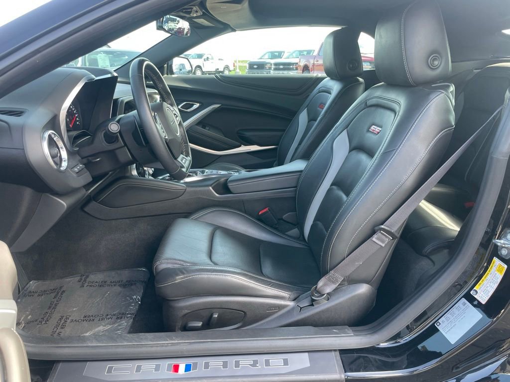 Used 2017 Chevrolet Camaro SS RWD image 9