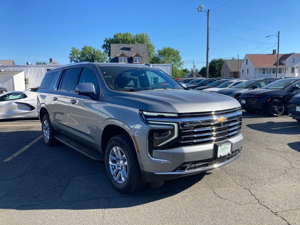 New 2026 Chevrolet Suburban LT w/ Comfort Package AWD/4WD image 1