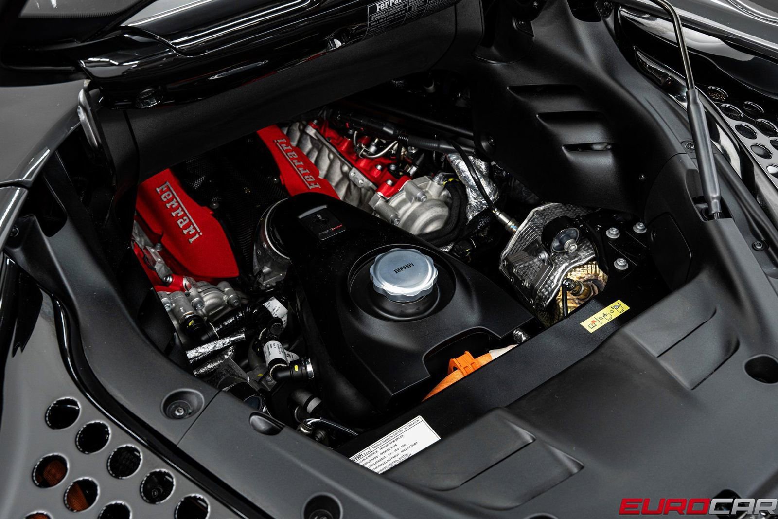 Used 2024 Ferrari SF90 Spider image 27