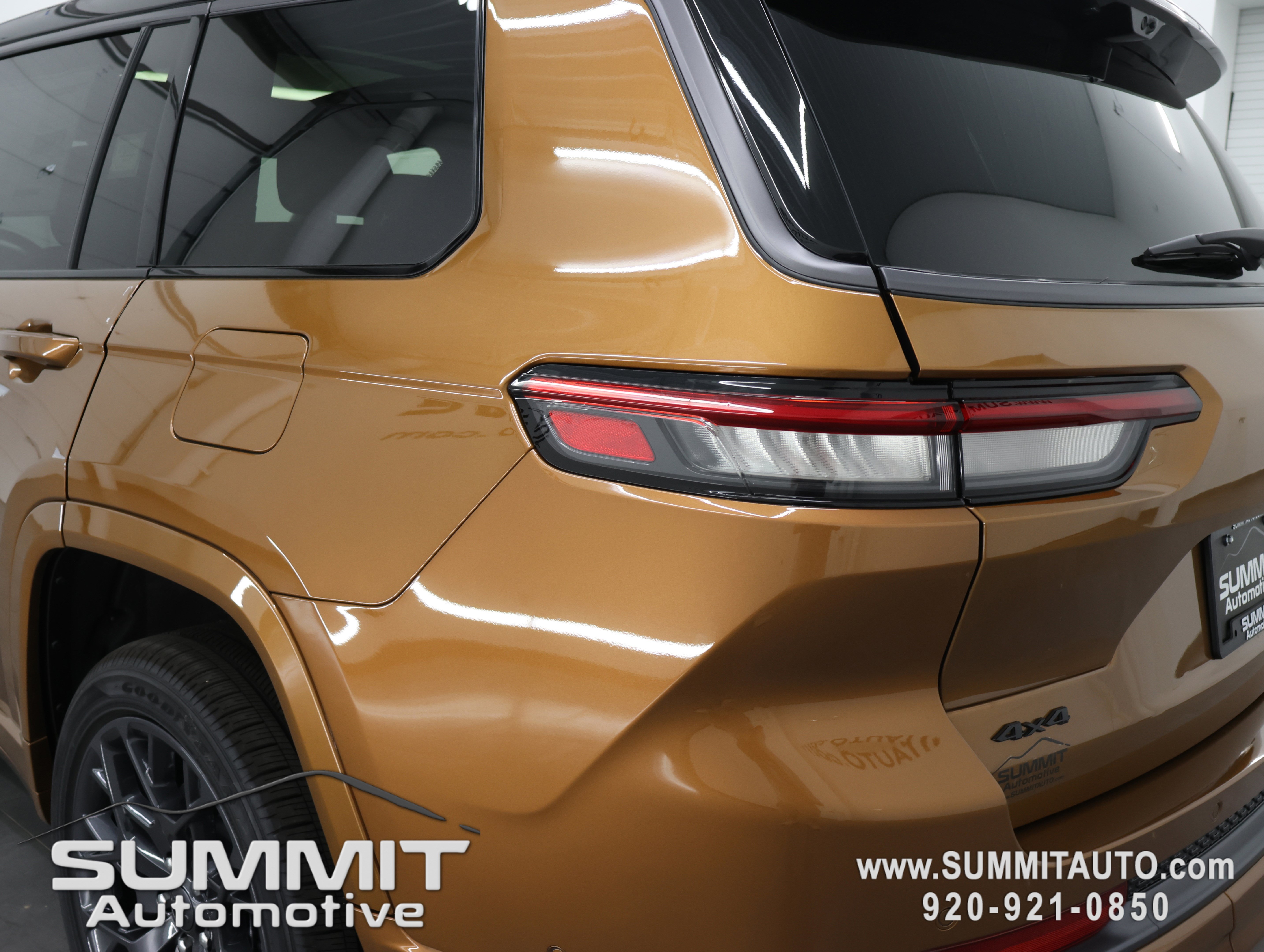 New 2026 Jeep Grand Cherokee L Summit w/ Obsidian Package AWD/4WD image 36