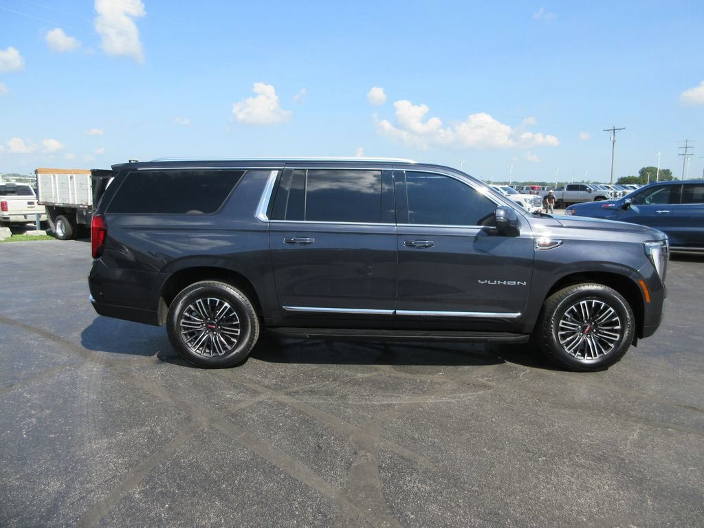 Used 2025 GMC Yukon XL Elevation w/ Technology Package AWD/4WD image 5