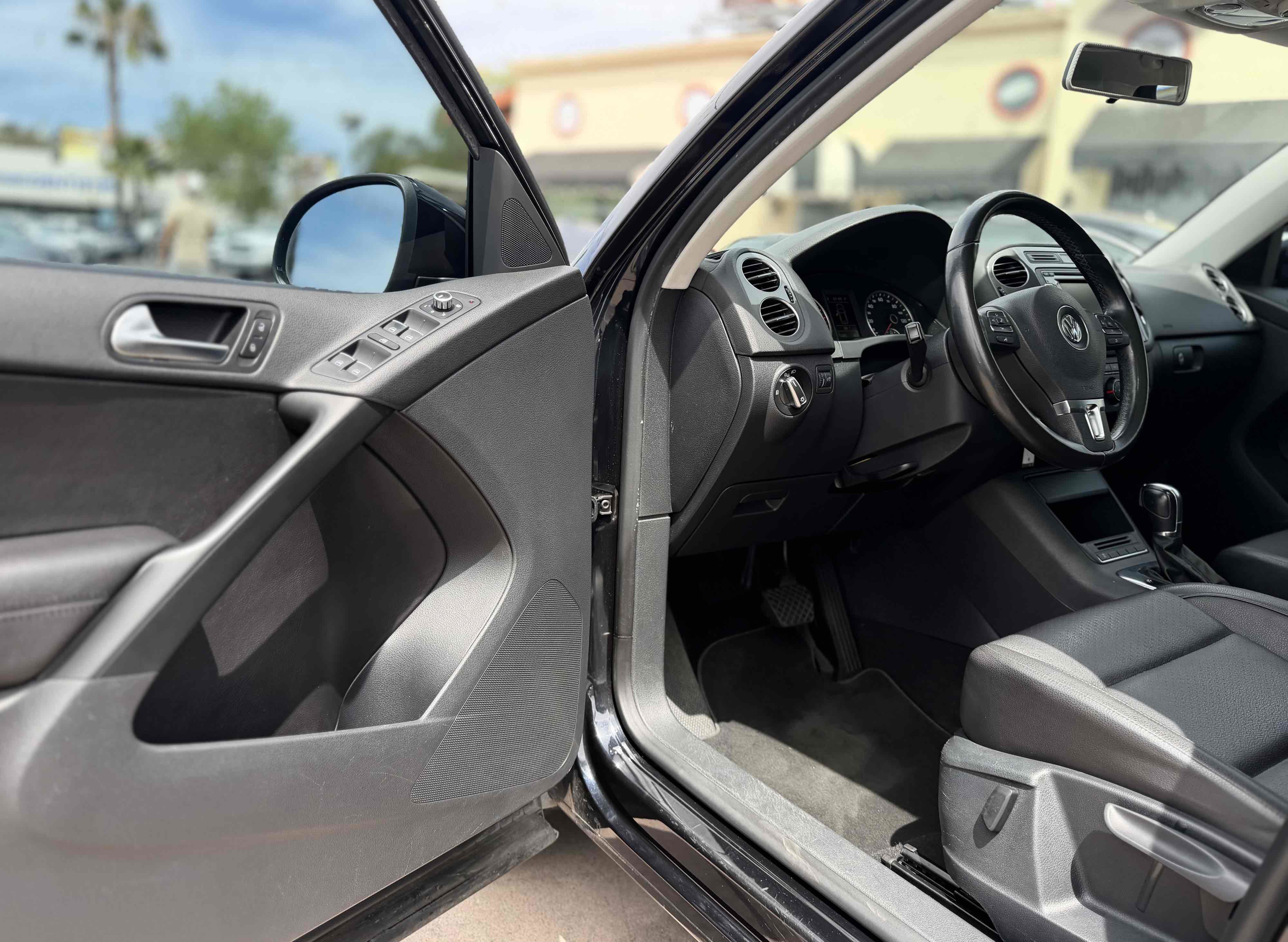 Used 2013 Volkswagen Tiguan SE FWD image 20