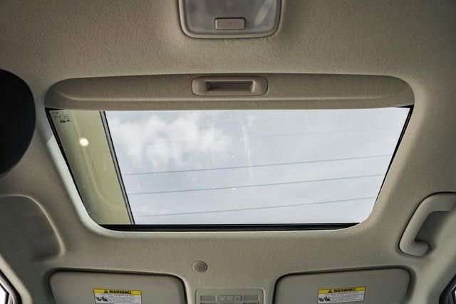 Used 2021 Hyundai Venue SEL w/ Premium Package image 29