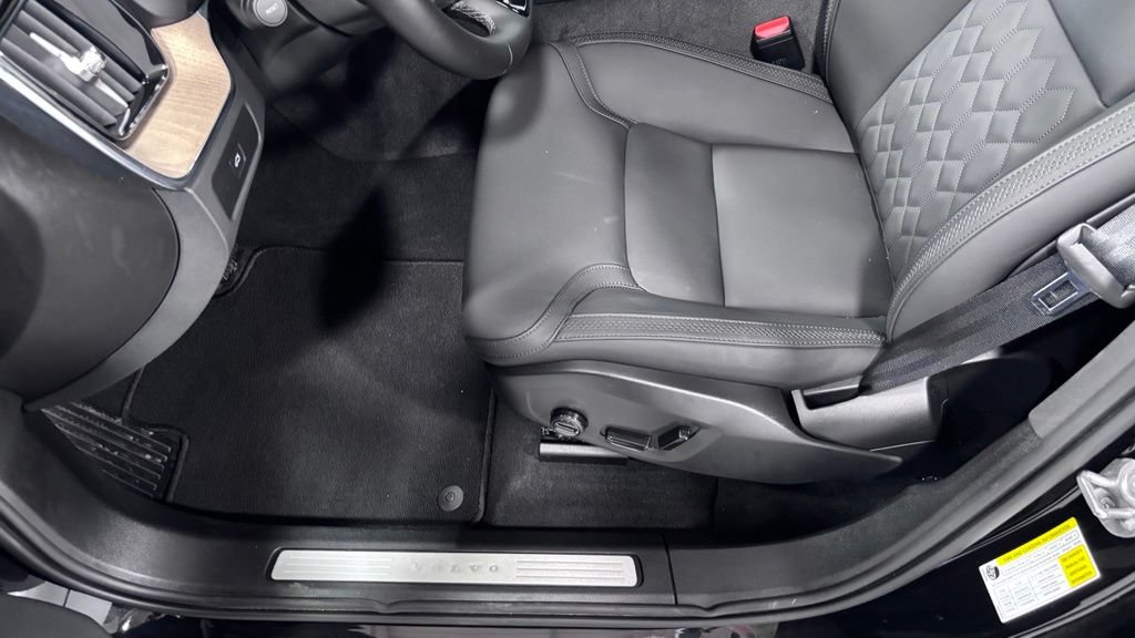 Certified 2026 Volvo XC60 B5 Plus AWD/4WD image 11