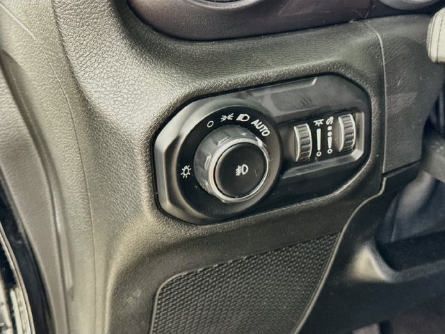Used 2021 Jeep Wrangler Unlimited Rubicon AWD/4WD image 13