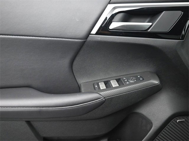 New 2025 Mitsubishi Outlander SE image 9