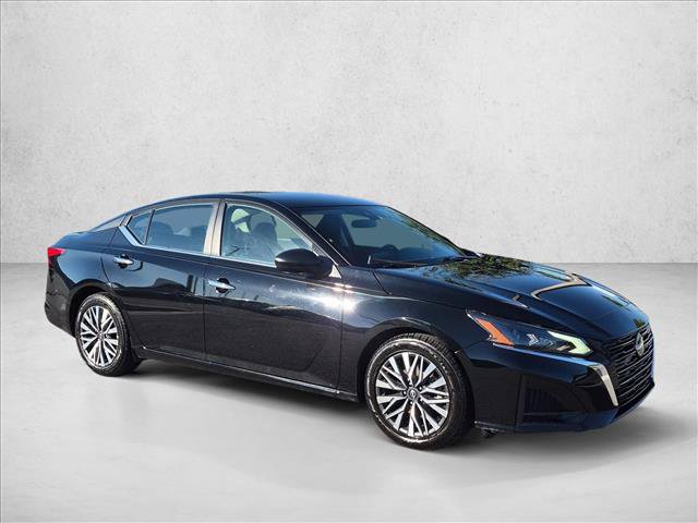 Used 2025 Nissan Altima 2.5 SV FWD image 4