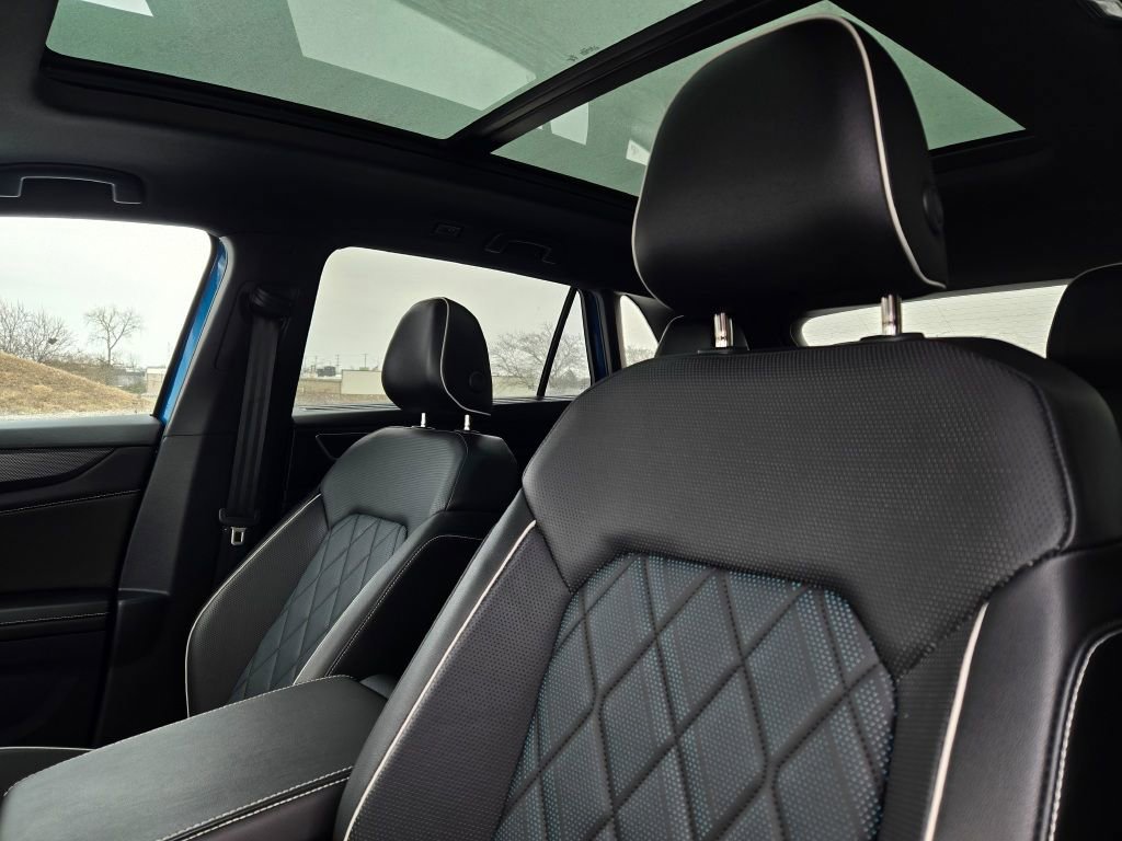 Used 2024 Volkswagen Atlas Cross Sport SEL Premium R-Line image 20