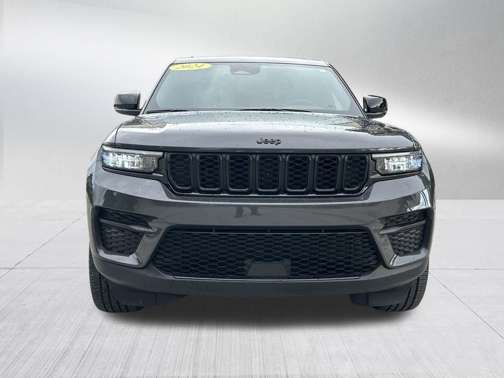 Certified 2024 Jeep Grand Cherokee Altitude image 2