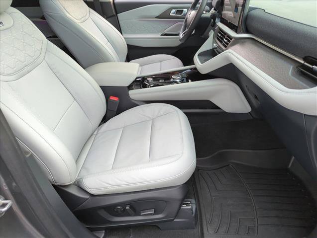 Used 2025 Ford Explorer Platinum w/ Ultimate Package RWD image 22