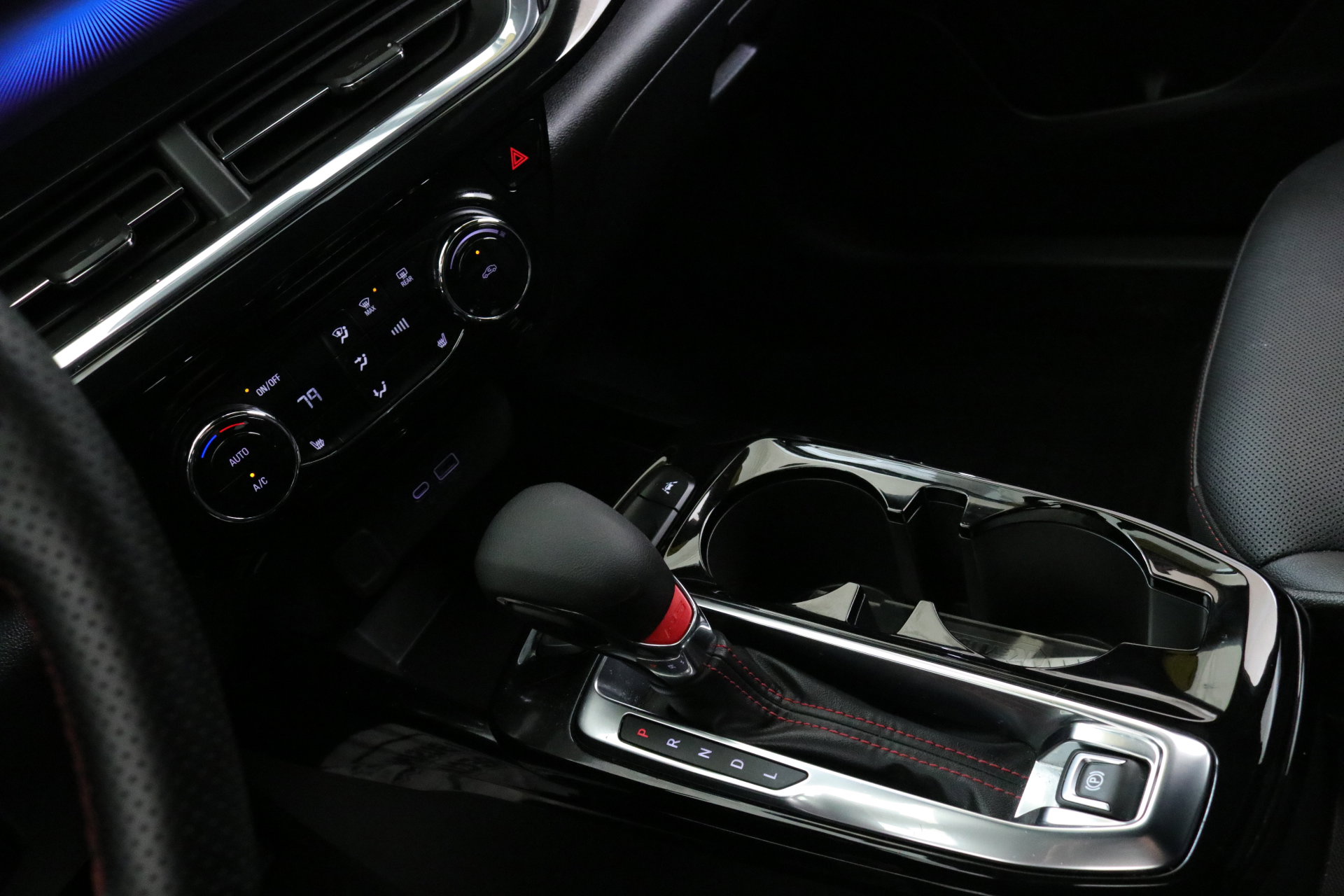 Used 2024 Chevrolet Trax RS w/ Driver Confidence Package image 21