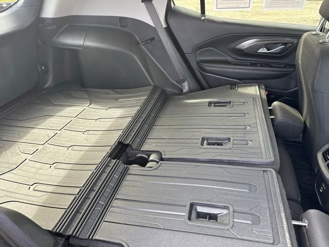 Used 2023 GMC Terrain SLE w/ Driver Convenience Package image 15