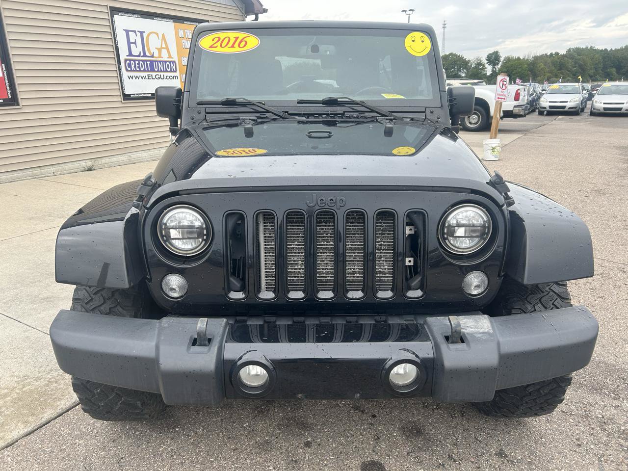 Used 2016 Jeep Wrangler Unlimited Sahara w/ Connectivity Group AWD/4WD image 2
