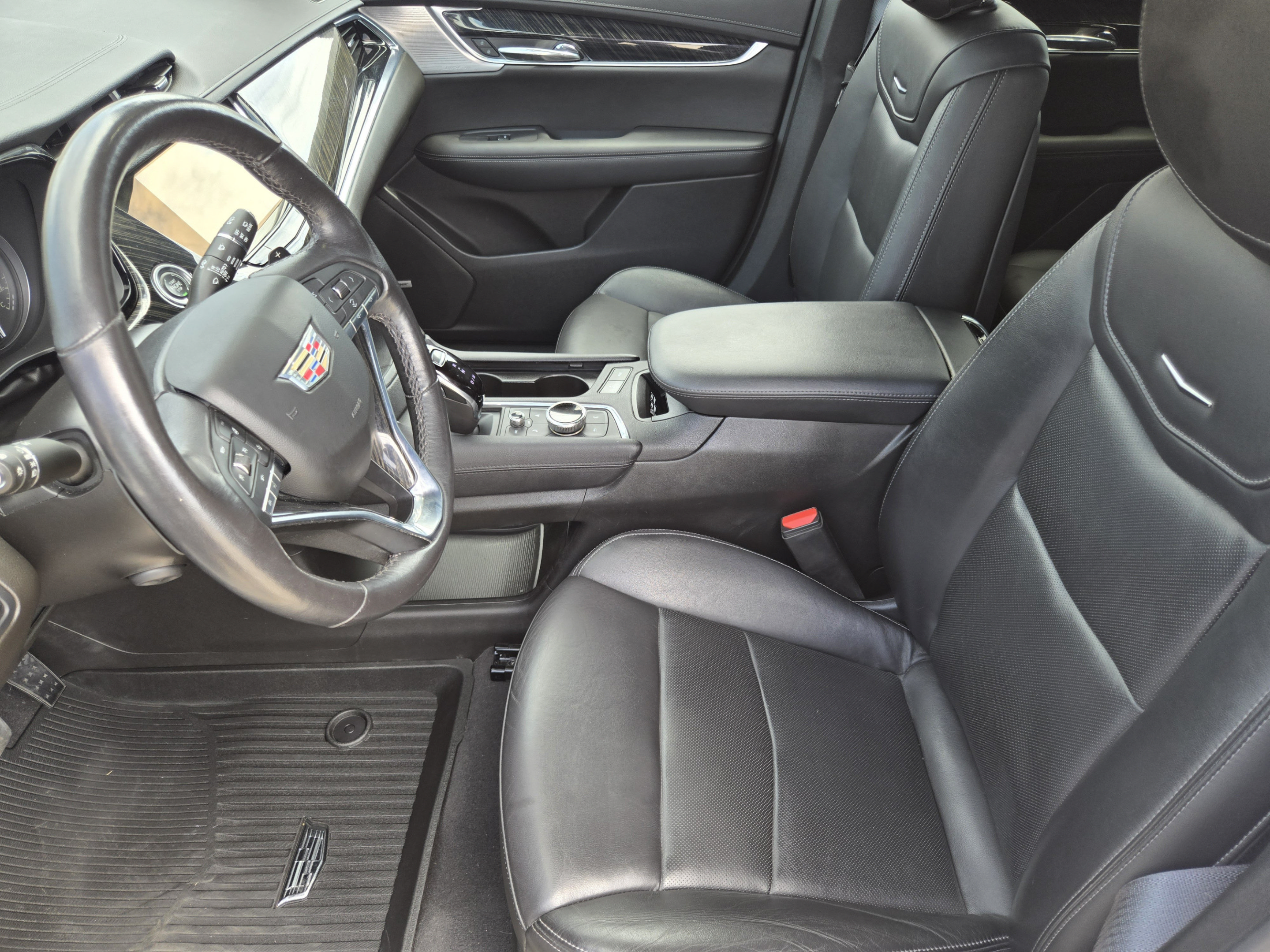 Used 2022 Cadillac XT6 Premium Luxury w/ Technology Package FWD image 9