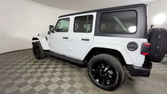 Used 2023 Jeep Wrangler Unlimited Sahara w/ Cold Weather Group AWD/4WD image 8